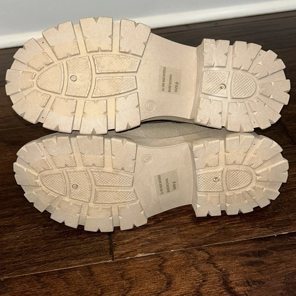 WILD DIVA LOUNGE Stretch Lug Sole Bootie 9 (best fit 8.5)